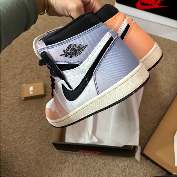 Sunset Jordan 1s - Picture 5 of 11